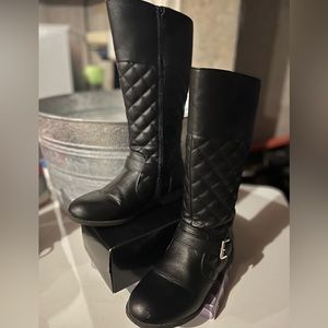 Black girl boots size 5 medium